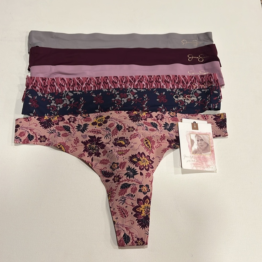 Jessica Simpson Gray, Pink, black & Purple Tones Floral Thongs Sz:Small  7 pcs